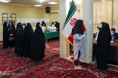 حضور مردم در پای صندوق‌های اخذ رای انتخابات ۱۴۰۰ - تبریز