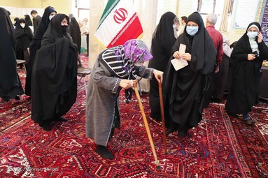 حضور مردم در پای صندوق‌های اخذ رای انتخابات ۱۴۰۰ - تبریز