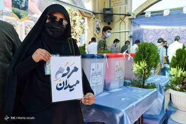 حضور مردم در پای صندوق های اخذ رای - کرمان