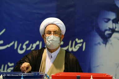 حضور علی یونسی در  رای گیری انتخابات - جماران