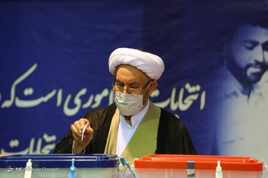 حضور علی یونسی در  رای گیری انتخابات - جماران