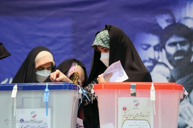 حضور خانواده امام راحل در رای گیری انتخابات - جماران