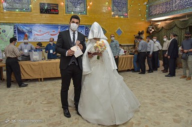 حضور مردم در پای صندوق‌های اخذ رای انتخابات ۱۴۰۰ - کرج