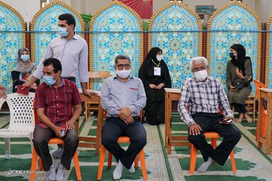 حضور مردم در پای صندوق‌های اخذ رای انتخابات ۱۴۰۰ - بندرعباس