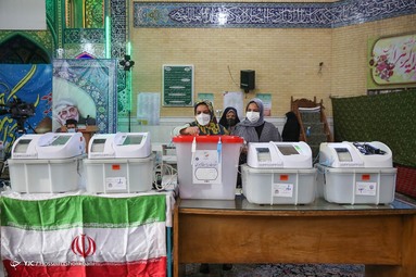 حضور مردم در پای صندوق‌های اخذ رای انتخابات ۱۴۰۰ - قزوین
