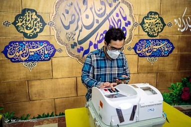 حضور مردم در پای صندوق‌های اخذ رای انتخابات ۱۴۰۰ - حرم مطهر رضوی