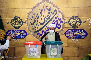 حضور مردم در پای صندوق‌های اخذ رای انتخابات ۱۴۰۰ - حرم مطهر رضوی