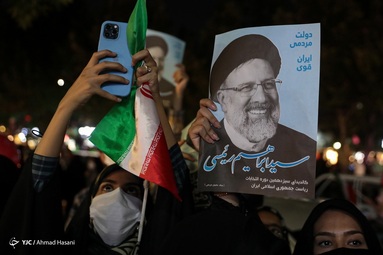 جشن پیروزی حامیان سید ابراهیم رئیسی در انتخابات ریاست جمهوری - مشهد