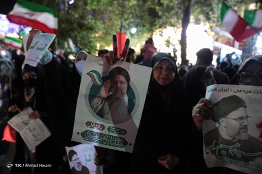 جشن پیروزی حامیان سید ابراهیم رئیسی در انتخابات ریاست جمهوری - مشهد