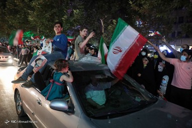 جشن پیروزی حامیان سید ابراهیم رئیسی در انتخابات ریاست جمهوری - مشهد