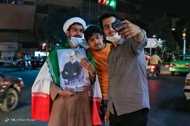 جشن پیروزی هواداران آیت‌الله رئیسی - میدان ولیعصر (عج)