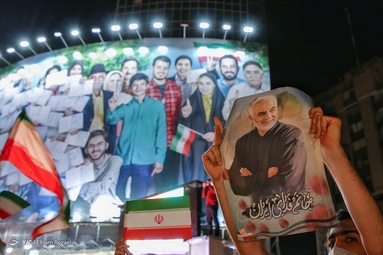 جشن پیروزی هواداران آیت‌الله رئیسی - میدان ولیعصر (عج)
