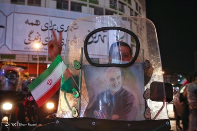 جشن پیروزی هواداران آیت‌الله رئیسی - میدان ولیعصر (عج)