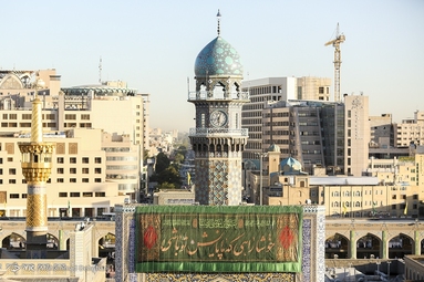 مراسم تعویض پرچم گنبد حرم مطهر رضوی