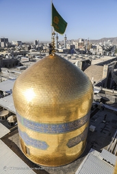 مراسم تعویض پرچم گنبد حرم مطهر رضوی