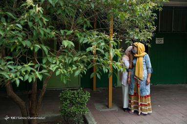 به مناسبت هفته مبارزه با مواد مخدر برای مددجویان گرمخانه آفتاب نیلوفری مخصوص بانوان فیلم‌های سینمایی و آثار مستند پخش شد