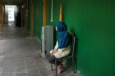 به مناسبت هفته مبارزه با مواد مخدر برای مددجویان گرمخانه آفتاب نیلوفری مخصوص بانوان فیلم‌های سینمایی و آثار مستند پخش شد