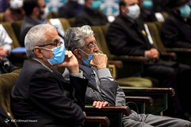رونمایی از تقریظ رهبر انقلاب بر کتاب «عمارت خانه خورشید» - حرم مطهر رضوی