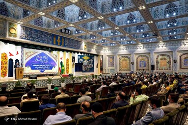 رونمایی از تقریظ رهبر انقلاب بر کتاب «عمارت خانه خورشید» - حرم مطهر رضوی