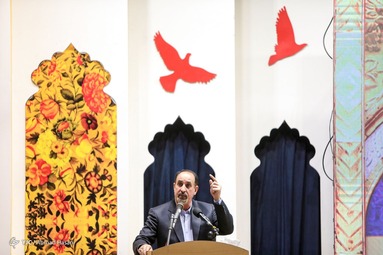 رونمایی از تقریظ رهبر انقلاب بر کتاب «عمارت خانه خورشید» - حرم مطهر رضوی