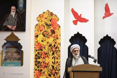 رونمایی از تقریظ رهبر انقلاب بر کتاب «عمارت خانه خورشید» - حرم مطهر رضوی