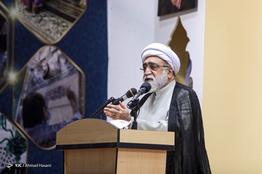 رونمایی از تقریظ رهبر انقلاب بر کتاب «عمارت خانه خورشید» - حرم مطهر رضوی