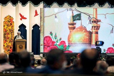 رونمایی از تقریظ رهبر انقلاب بر کتاب «عمارت خانه خورشید» - حرم مطهر رضوی