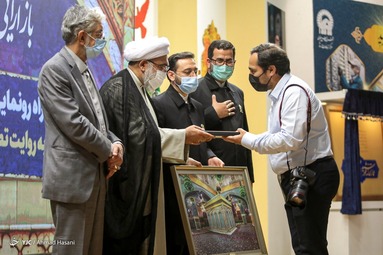 رونمایی از تقریظ رهبر انقلاب بر کتاب «عمارت خانه خورشید» - حرم مطهر رضوی