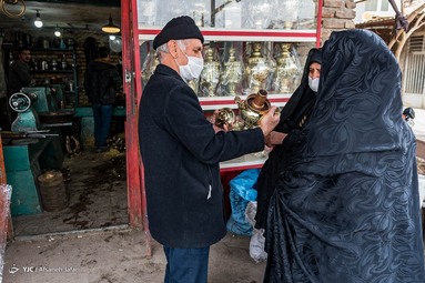 محله قدیمی میدان کاه فروشان تبریز جایی است که کارگاه‌های سماور سازی مشغول به کار هستند