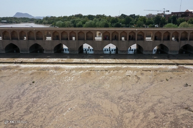 بازگشایی سد نکو آباد مبارکه، باعث جاری شدن آب در زاینده رود شد - پل خواجو