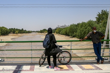 بازگشایی سد نکو آباد مبارکه، باعث جاری شدن آب در زاینده رود شد - پل خواجو