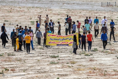 بازگشایی سد نکو آباد مبارکه، باعث جاری شدن آب در زاینده رود شد - پل خواجو