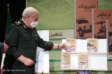 مراسم رونمایی از کتاب‌های خاطرات دوران دفاع مقدس فرماندهان ناجا