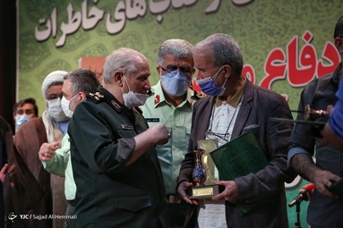 مراسم رونمایی از کتاب‌های خاطرات دوران دفاع مقدس فرماندهان ناجا
