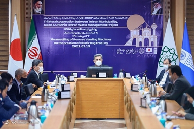 مراسم رونمایی از دستگاه «R V M» یا دریافت خودکار پسماند