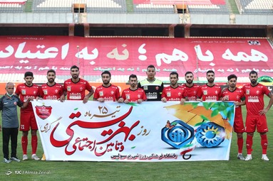 دیدار تیم‌های فوتبال پرسپولیس و استقلال در نود و ششمین بازی شهرآورد پایتخت، در مرحله یک چهارم نهایی جام حذفی