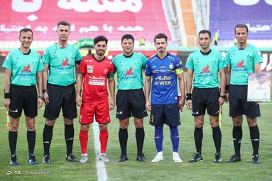 دیدار تیم‌های فوتبال پرسپولیس و استقلال در نود و ششمین بازی شهرآورد پایتخت، در مرحله یک چهارم نهایی جام حذفی