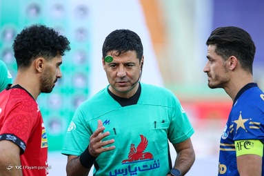 دیدار تیم‌های فوتبال پرسپولیس و استقلال در نود و ششمین بازی شهرآورد پایتخت، در مرحله یک چهارم نهایی جام حذفی