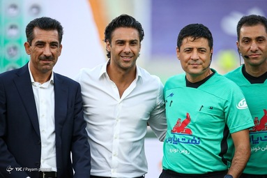 دیدار تیم‌های فوتبال پرسپولیس و استقلال در نود و ششمین بازی شهرآورد پایتخت، در مرحله یک چهارم نهایی جام حذفی