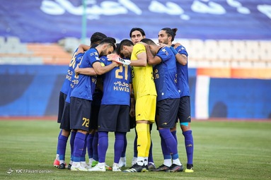 دیدار تیم‌های فوتبال پرسپولیس و استقلال در نود و ششمین بازی شهرآورد پایتخت، در مرحله یک چهارم نهایی جام حذفی