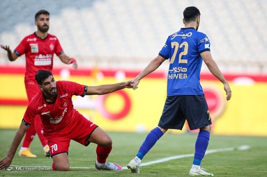 دیدار تیم‌های فوتبال پرسپولیس و استقلال در نود و ششمین بازی شهرآورد پایتخت، در مرحله یک چهارم نهایی جام حذفی