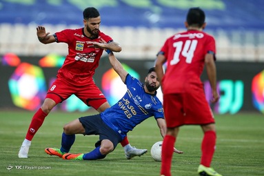 دیدار تیم‌های فوتبال پرسپولیس و استقلال در نود و ششمین بازی شهرآورد پایتخت، در مرحله یک چهارم نهایی جام حذفی