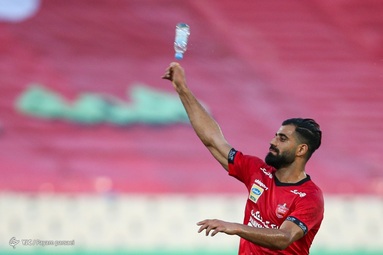 دیدار تیم‌های فوتبال پرسپولیس و استقلال در نود و ششمین بازی شهرآورد پایتخت، در مرحله یک چهارم نهایی جام حذفی