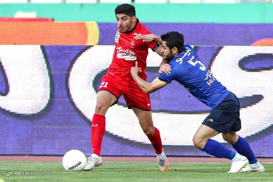 دیدار تیم‌های فوتبال پرسپولیس و استقلال در نود و ششمین بازی شهرآورد پایتخت، در مرحله یک چهارم نهایی جام حذفی