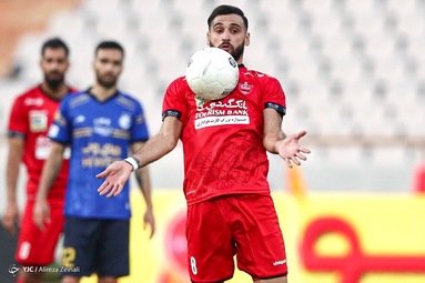 دیدار تیم‌های فوتبال پرسپولیس و استقلال در نود و ششمین بازی شهرآورد پایتخت، در مرحله یک چهارم نهایی جام حذفی