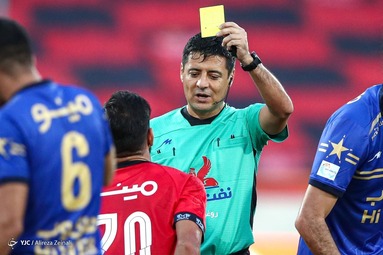 دیدار تیم‌های فوتبال پرسپولیس و استقلال در نود و ششمین بازی شهرآورد پایتخت، در مرحله یک چهارم نهایی جام حذفی
