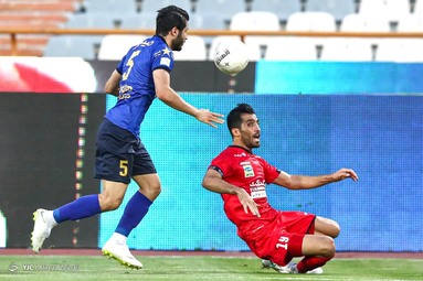 دیدار تیم‌های فوتبال پرسپولیس و استقلال در نود و ششمین بازی شهرآورد پایتخت، در مرحله یک چهارم نهایی جام حذفی