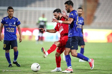 دیدار تیم‌های فوتبال پرسپولیس و استقلال در نود و ششمین بازی شهرآورد پایتخت، در مرحله یک چهارم نهایی جام حذفی