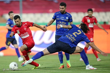 دیدار تیم‌های فوتبال پرسپولیس و استقلال در نود و ششمین بازی شهرآورد پایتخت، در مرحله یک چهارم نهایی جام حذفی