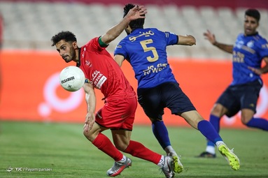 دیدار تیم‌های فوتبال پرسپولیس و استقلال در نود و ششمین بازی شهرآورد پایتخت، در مرحله یک چهارم نهایی جام حذفی